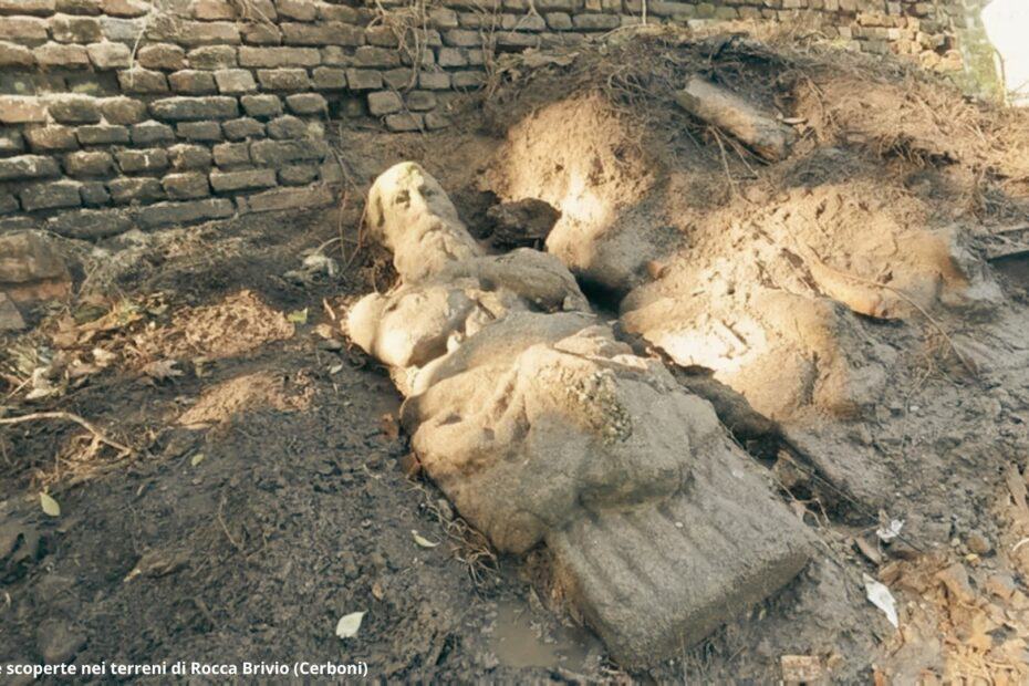 giganti di pietra, noti come "telamoni" o "omenoni", sono emersi dall'oscurità del terreno che li ha celati per anni.