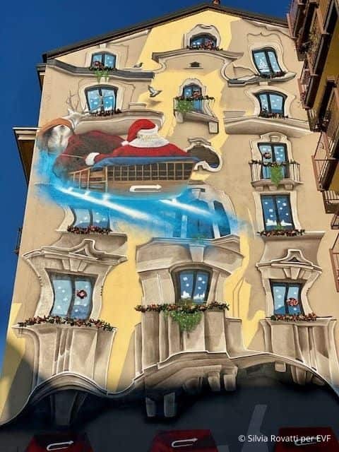 Porta Romana - Murales su Palazzo "Cataleno" - Babbo Natale